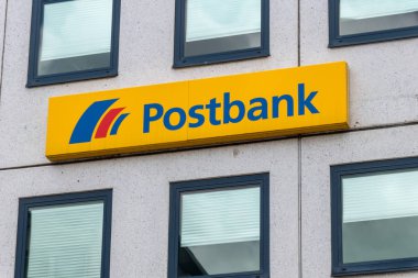 Postane logosu ve cephe işareti.