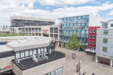 Wolfsburg, Almanya - 8 Haziran 2019: Wolfsburg'daki binaların görünümü.