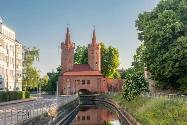 Stargard Mill Gate (polaco: Brama Mlynska) en el río Ina . —  Fotos de Stock