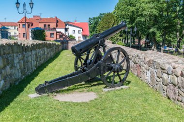 Czluchow, Polonya'daki Töton Nişanı Kalesi'nde tarihi top.