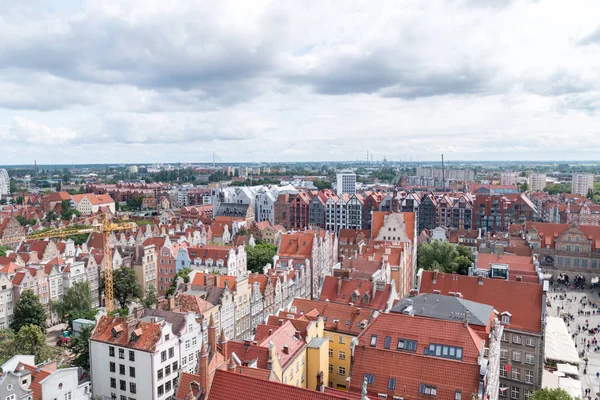Widok z lotu ptaka na Gdańsk ze starego miasta. — Zdjęcie stockowe