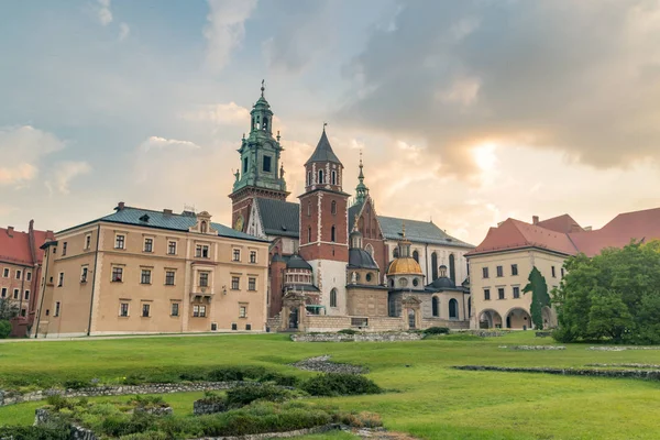 De koninklijke aartskathedraal Basiliek van de heiligen Stanislaus en Wences — Stockfoto