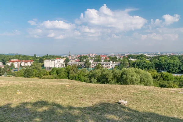 Панорама Кракова взята с кургана Кракус . — стоковое фото