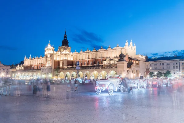 The Main Market Square with sukiennice at night. — Stock Photo, Image