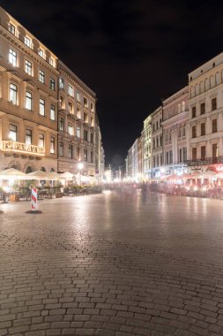 Grodzka caddesinin gece manzarası.