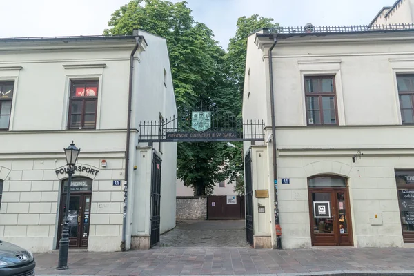 Entrance to Saint Jacek state gymnasium. — Stock Photo, Image