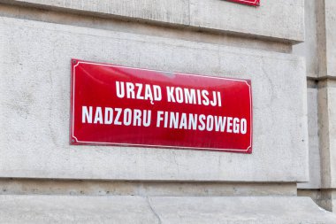 Polonya Mali Denetim Kurulunun imzası. (Lehçe: Komisja Nadzoru Finansowe).