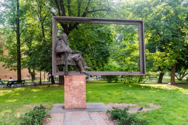 Krakow 'daki Bitki Parkı' nda Polonyalı ressam Jan Matejko 'nun Anıtı.