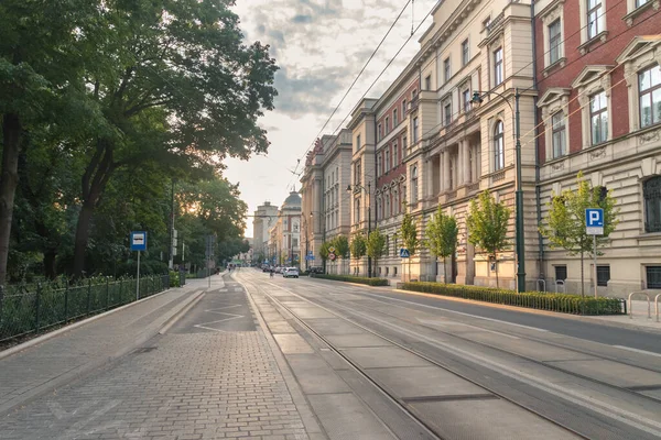 Puesta de sol en la calle Basztowa en el centro de la ciudad de Cracovia . —  Fotos de Stock