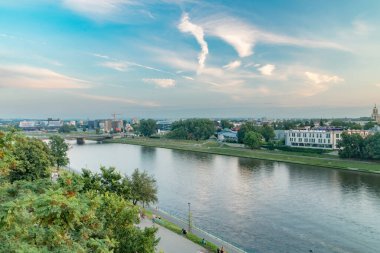 Akşam Vistula Nehri 'nin panoramik manzarası.