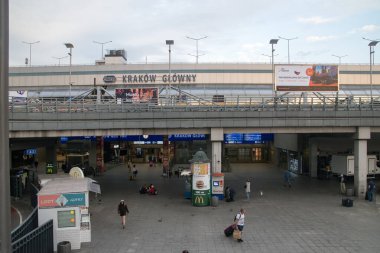 Krakow Parlak Tren İstasyonu Girişi.