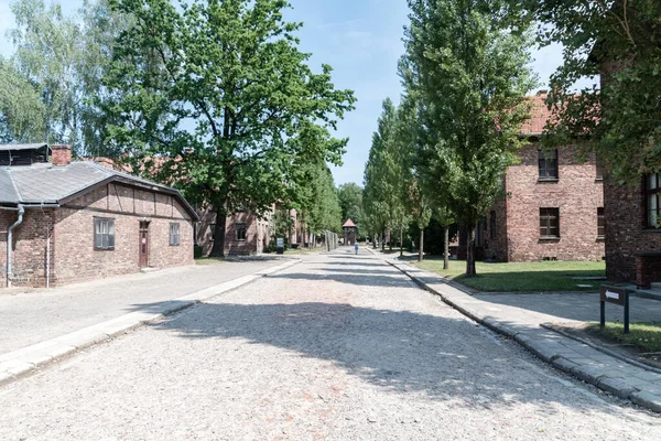 Callejón de Auschwitz I, antiguo campo de concentración y exterminio nazi alemán . — Foto de Stock