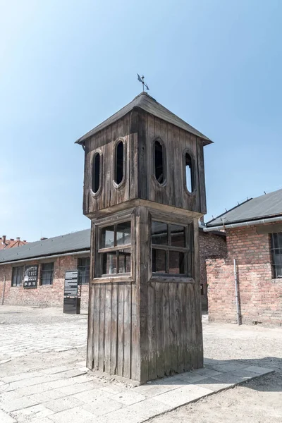 Booth ad Auschwitz I, dove gli uomini delle SS responsabili dell'appello nominale e della raccolta dei rapporti sul numero di prigionieri hanno trovato rifugio . — Foto Stock