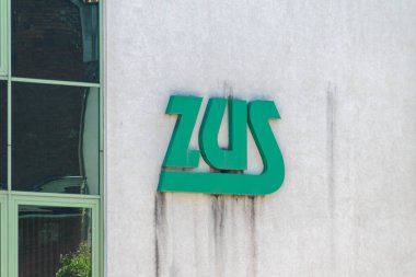 Elblag, Polonya - 31 Mayıs 2020: Zaklad Ubezpieczen Spolecznych 'in logosu ve imzası).