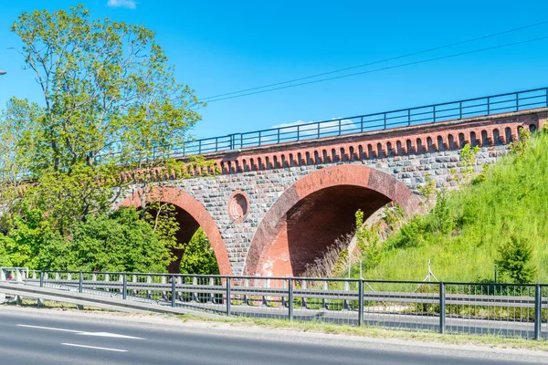 オルスティンのリナ川に架かる鉄道橋 — ストック写真