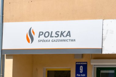 Mragowo, Polonya - 1 Haziran 2020: Polska Spolka Gazowictwa 'nın logosu ve işareti.