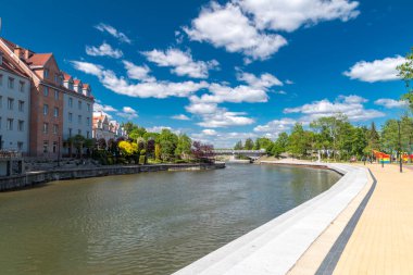 Pisz, Polonya - 1 Haziran 2020: Pisa Nehri ve çevresi.