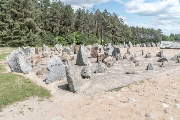 폴란드의 오크라 2020 7000 묘비를 상징한다 비문들은 대학살 기차가 떠나는 — 스톡 사진