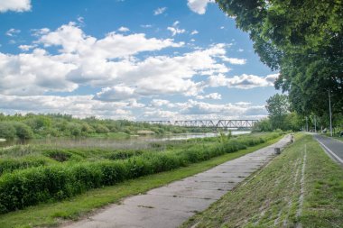 Wyszkow 'daki Bug nehrinde bulvarlar.