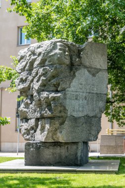 Lublin, Polonya - 11 Haziran 2020: Polonyalı şair Jozef Czechowicz anıtı.