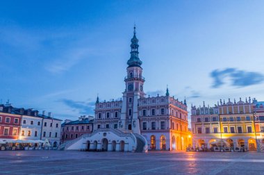 Zamosc, Polonya - 12 Haziran 2020: Rönesans Belediye Sarayı.