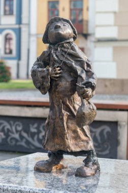 Zamosc, Polonya - 12 Haziran 2020: Batiaryga cücesi heykeli.