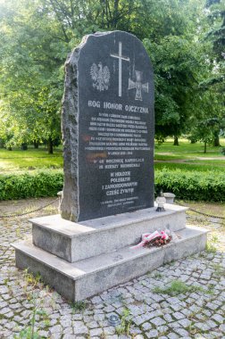 Zamosc, Polonya - 12 Haziran 2020: Üçüncü Alman İmparatorluğu 'nun teslim oluşunun 60. yıldönümünde kaybedilen ve öldürülen anıt.