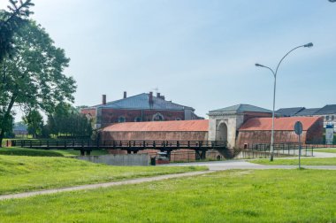Eski Zamosc kasabasındaki yeni Lubelska Kapısı. Polonya 'daki UNESCO Dünya Mirasları.
