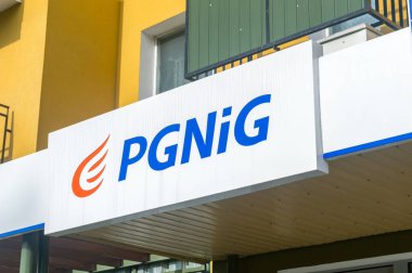 Zamosc, Polonya - 12 Haziran 2020: Polonya devlet petrol ve doğalgaz şirketi PGNiG 'i imzalayın.