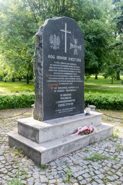 Zamosc, Polonya - 12 Haziran 2020: Üçüncü Alman İmparatorluğu 'nun teslim oluşunun 60. yıldönümünde kaybedilen ve öldürülen anıt.