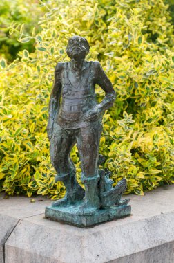 Zamosc, Polonya - 12 Haziran 2020: Lesmian metinlerinde yazılmış bir galaksi figürlerinden bir kahraman olan Bajdal 'ın heykeli.