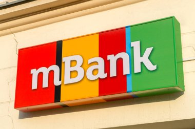 Rzeszow, Polonya - 13 Haziran 2020: mBank 'ın logosu / işareti. mBank, Polonya 'nın en büyük dördüncü bankacılık grubu..