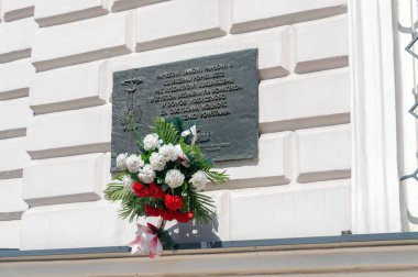 Tarnow, Polonya - 13 Haziran 2020: Papa 2. John Paul 'a, Peder Jerzy Popieluszko' ya, Albay Ryszrd Kuklinski 'ye ve tüm isimsiz insanlara özgürlüklerini geri kazandıkları için bir teşekkür olarak plaket.