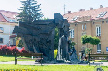 Bochnia, Polonya - 13 Haziran 2020: Polonya Ordusu Generali Leopold Okulicki Anıtı.