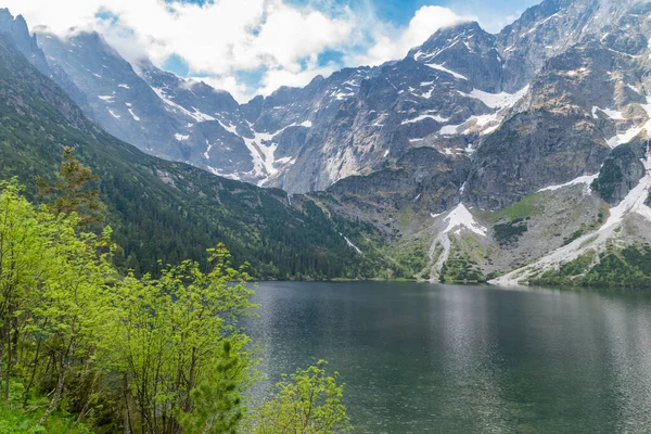 Tatra dağlarındaki Deniz Gölü 'nün Gözü, Polonya.