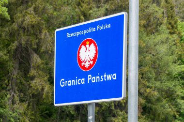 Lysa Polana, Polonya - 14 Haziran 2020: Polonya Cumhuriyeti Polonya-Slovakya sınırı tabelası.