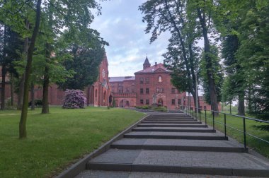 Wadowice, Polonya - 15 Haziran 2020: Wadowice, Polonya 'daki Karmelitler Manastırı.