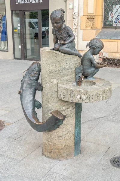 폴란드 Lodz June 2020 Fountain Children Fish Piotrkowska Street — 스톡 사진