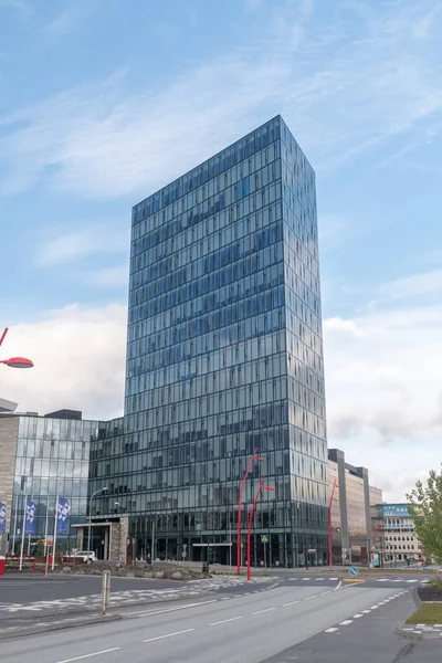 Reykjavik Islandia Junio 2020 Hofdatorg Tower Una Torre Oficinas Islandia —  Fotos de Stock