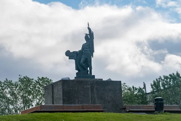 Рейкьявик Исландия Июня 2020 Года Статуя Ингольфа Арнарсона Арнархолле — стоковое фото