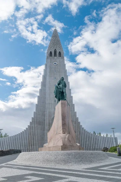 Reykjavik Islândia Junho 2020 Monumento Leif Eriksson Frente Catedral Luterana — Fotografia de Stock