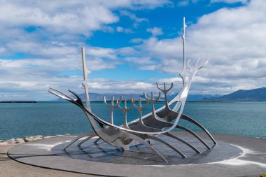Reykjavik, İzlanda - 19 Haziran 2020: Jon Gunnar Arnason 'ın Güneş Voyager heykeli.