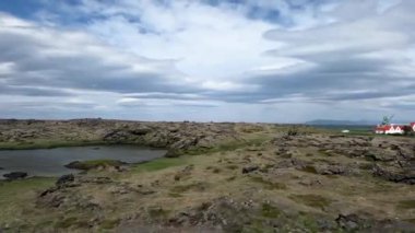 Araçtan İzlanda 'nın manzara görüntüsü.