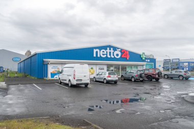 Reykjavik, İzlanda - 20 Haziran 2020: Netto 24 süpermarket.