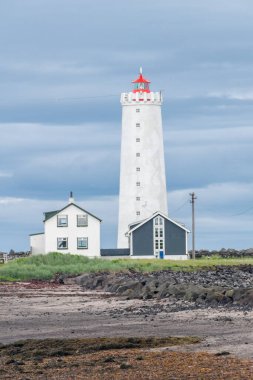 Reykjavik yakınlarındaki Grotta Adası Deniz Feneri 'nde deniz feneri..