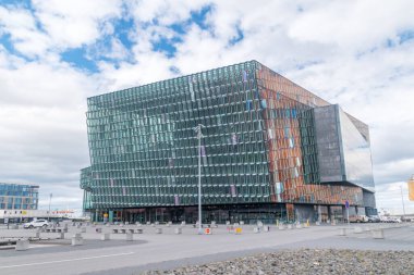 Reykjavik, İzlanda - 20 Haziran 2020: Harpa - Konser Salonu ve Konferans Merkezi.