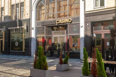 Wroclaw, Polonya - 21 Eylül 2025: Eski Wroclaw kasabasındaki kumarhane.