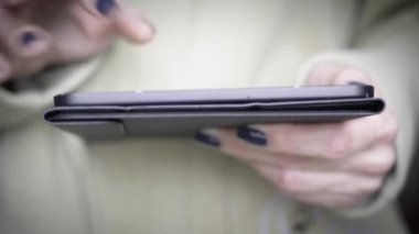 Cep telefonu kullanarak kadınlar