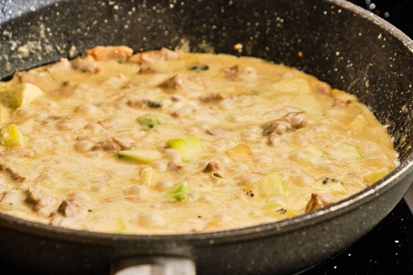 stock image Cheese sauce with meat and zucchini