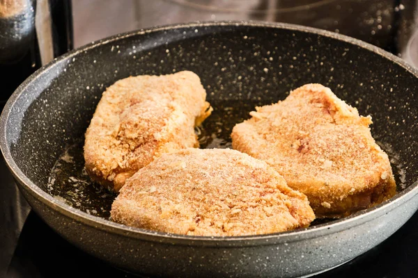 Cooking stuffed schnitzel — Stock Photo, Image